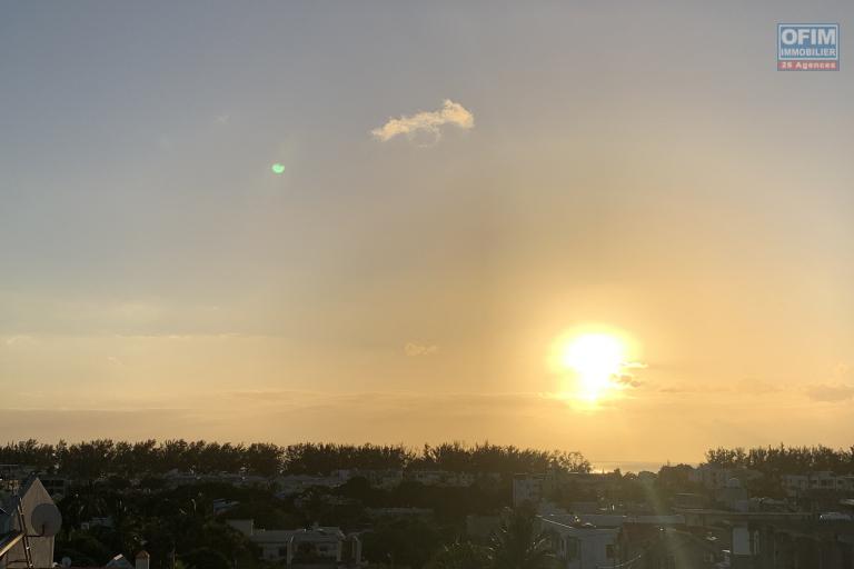 Flic en Flac: 3-bedroom triplex rental with swimming pool and unobstructed views of Flic en Flac