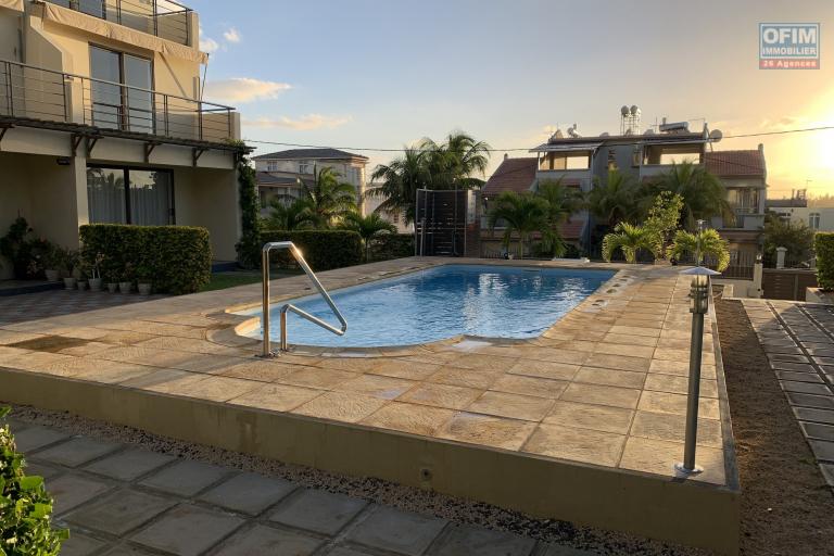 Flic en Flac location d'un triplex de 3 chambres avec piscine et vue d&eacute;gag&eacute;e sur Flic en Flac