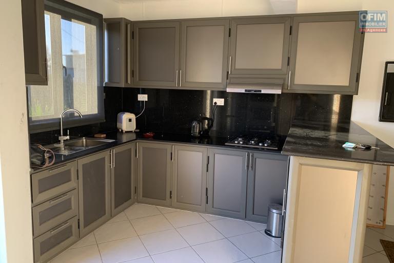 Flic en Flac location d'un triplex de 3 chambres avec piscine et vue d&eacute;gag&eacute;e sur Flic en Flac