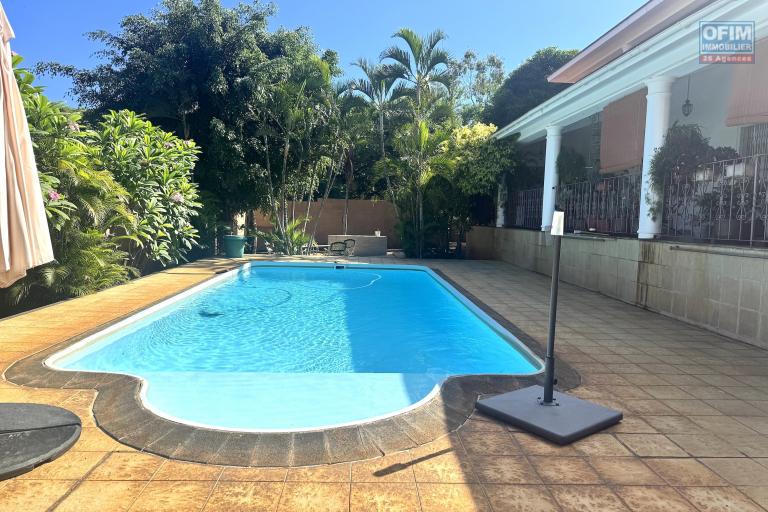 ALBION &ndash; &Agrave; VENDRE &ndash; Spacieuse villa familiale avec appartement ind&eacute;pendant, piscine et garage