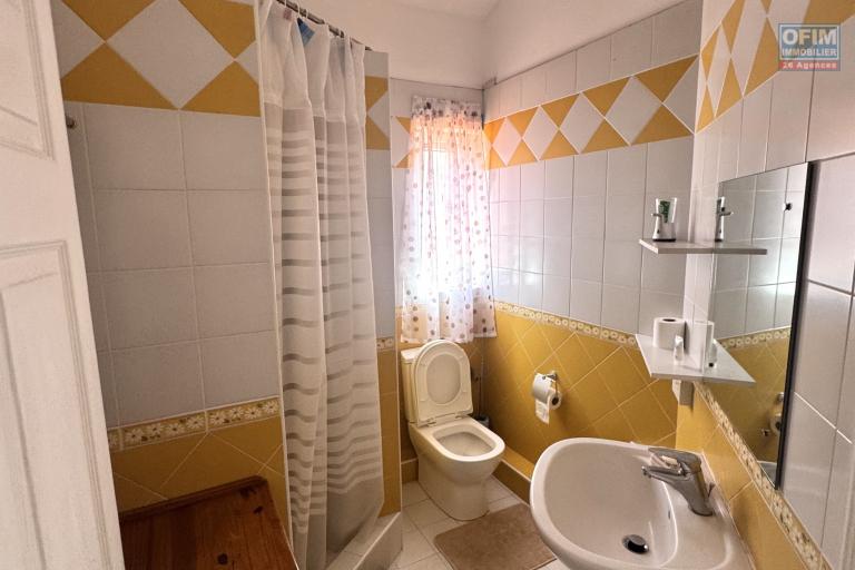 ALBION &ndash; &Agrave; VENDRE &ndash; Spacieuse villa familiale avec appartement ind&eacute;pendant, piscine et garage