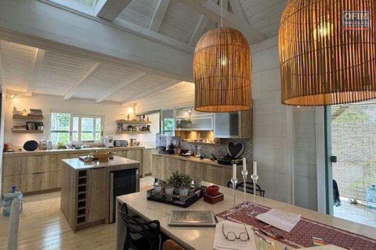 A vendre magnifique villa de 3 chambres &agrave; Mont Piton 1.