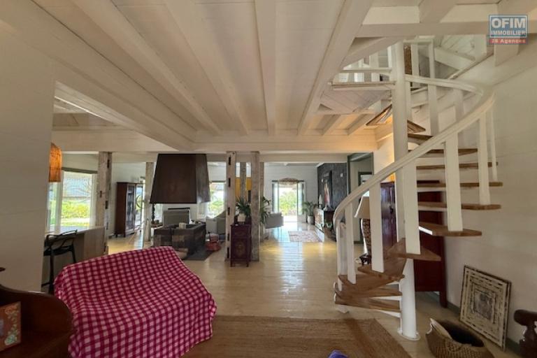 A vendre magnifique villa de 3 chambres &agrave; Mont Piton 1.