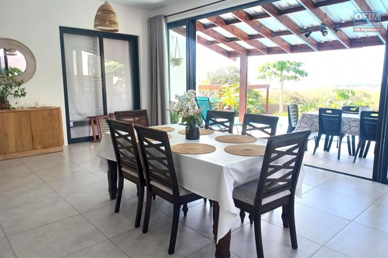 Tamarin – À vendre, villa récente 3 chambres avec piscine et vue dégagée