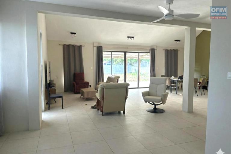 Rivière Noire, Île Maurice – Villa 3 chambres à vendre avec vue imprenable et grand terrain