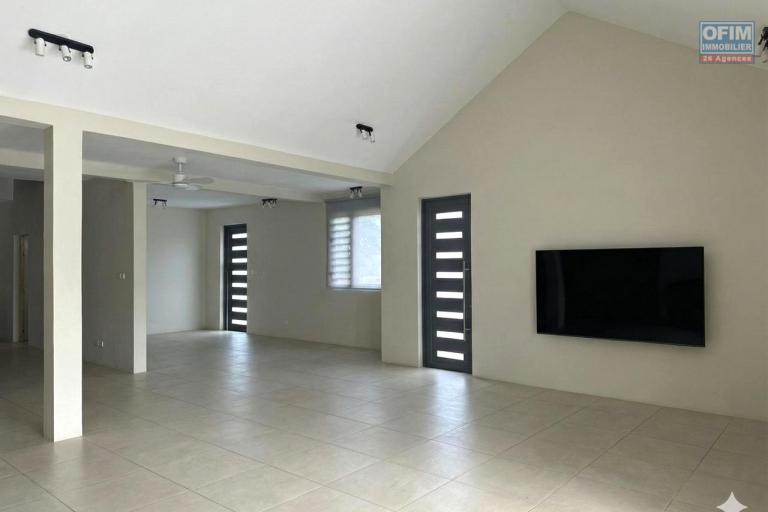 Rivière Noire, Île Maurice – Villa 3 chambres à vendre avec vue imprenable et grand terrain
