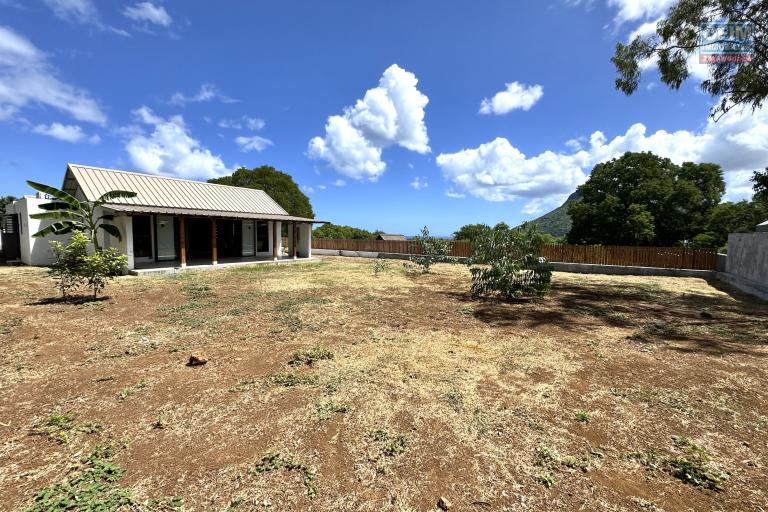 Rivi&egrave;re Noire, &Icirc;le Maurice &ndash; Villa 3 chambres &agrave; vendre avec vue imprenable et grand terrain