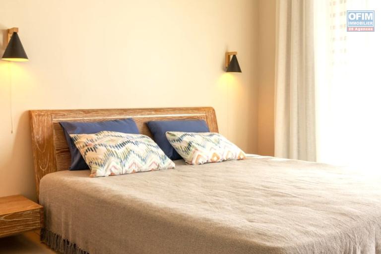 À louer – Flic en Flac, Île Maurice Magnifique appartement récent de 3 chambres situé au dernier étage, avec toit-terrasse, piscine commune et parking sécurisé.