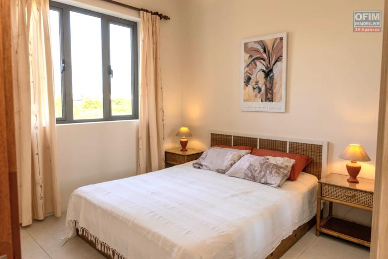 À louer – Flic en Flac, Île Maurice Magnifique appartement récent de 3 chambres situé au dernier étage, avec toit-terrasse, piscine commune et parking sécurisé.