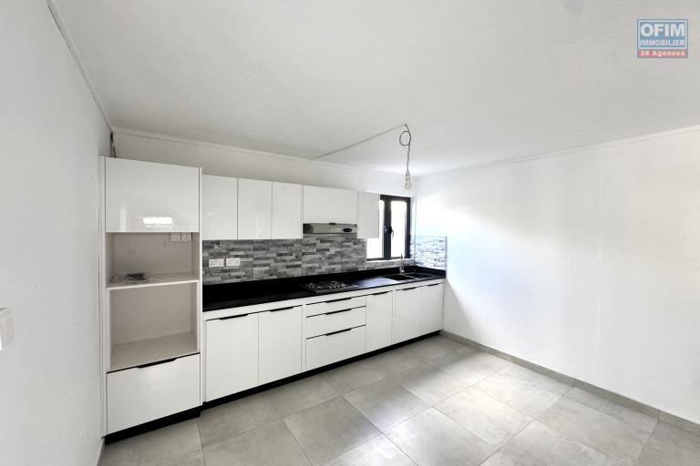 Maison r&eacute;nov&eacute;e &agrave; louer &agrave; Sodnac Ile Maurice &ndash; 3 chambres + bureau, emplacement id&eacute;al