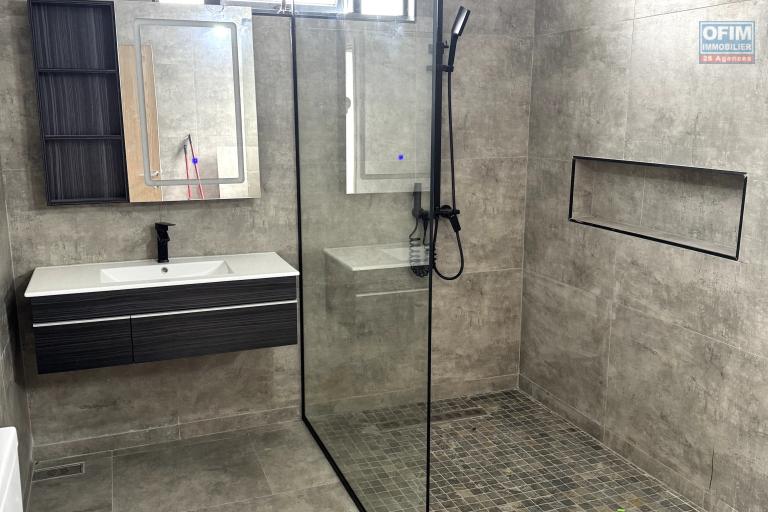 Maison r&eacute;nov&eacute;e &agrave; louer &agrave; Sodnac Ile Maurice &ndash; 3 chambres + bureau, emplacement id&eacute;al