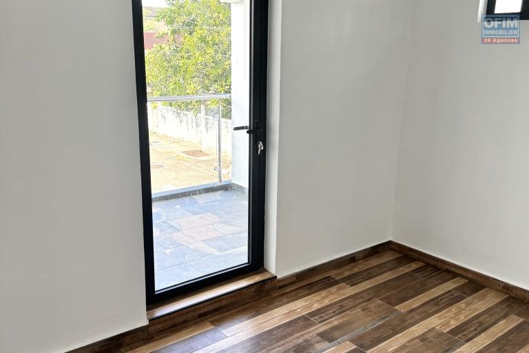 Maison r&eacute;nov&eacute;e &agrave; louer &agrave; Sodnac Ile Maurice &ndash; 3 chambres + bureau, emplacement id&eacute;al