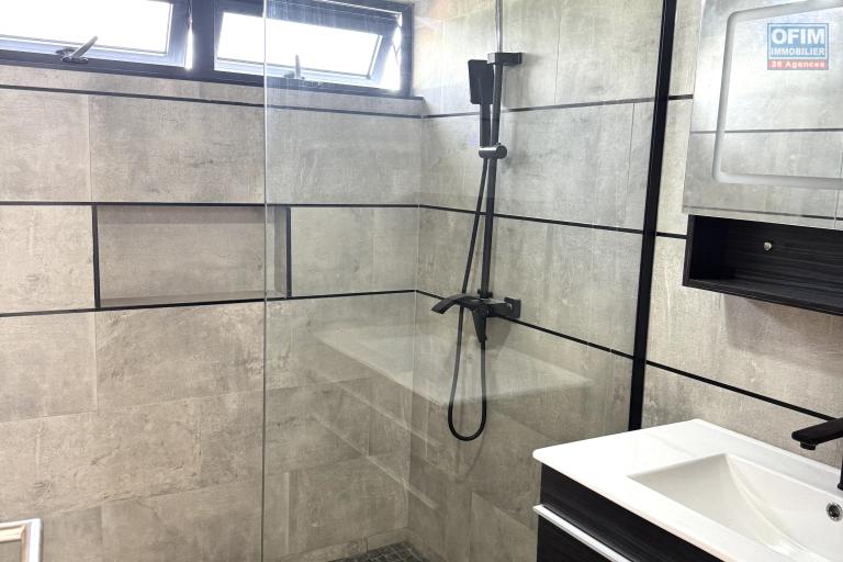 Maison r&eacute;nov&eacute;e &agrave; louer &agrave; Sodnac Ile Maurice &ndash; 3 chambres + bureau, emplacement id&eacute;al