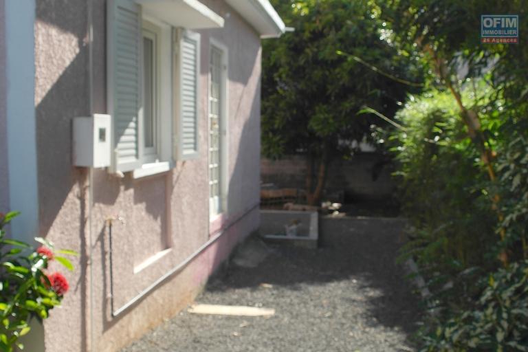 Flic en Flac, &Icirc;le Maurice &ndash; &Agrave; vendre agr&eacute;able villa de 4 chambres situ&eacute;e dans un quartier calme et r&eacute;sidentiel, &agrave; seulement 2 minutes de la plage et des commerces.
