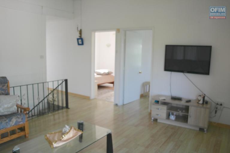 Flic en Flac, &Icirc;le Maurice &ndash; &Agrave; vendre agr&eacute;able villa de 4 chambres situ&eacute;e dans un quartier calme et r&eacute;sidentiel, &agrave; seulement 2 minutes de la plage et des commerces.