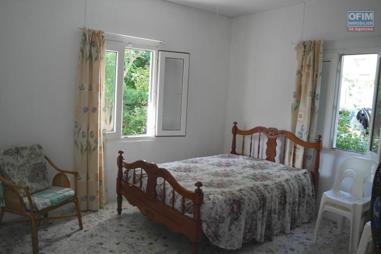 Flic en Flac, &Icirc;le Maurice &ndash; &Agrave; vendre agr&eacute;able villa de 4 chambres situ&eacute;e dans un quartier calme et r&eacute;sidentiel, &agrave; seulement 2 minutes de la plage et des commerces.