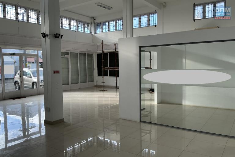LOCAL COMMERCIAL &Agrave; LOUER &ndash; GRAND BAIE &ndash; 121 M&sup2;