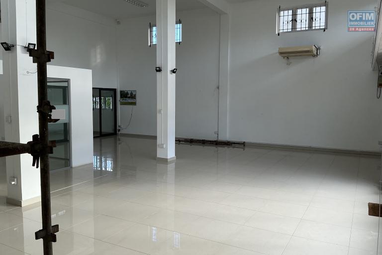 LOCAL COMMERCIAL &Agrave; LOUER &ndash; GRAND BAIE &ndash; 121 M&sup2;