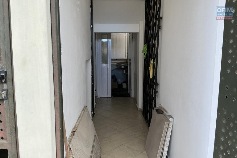 LOCAL COMMERCIAL &Agrave; LOUER &ndash; GRAND BAIE &ndash; 121 M&sup2;