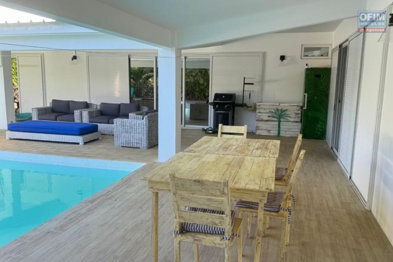 A LOUER / Grande villa 3 chambres avec dépendance ( 2 chambres ) et 2100 m2 de jardin / CALODYNE - Île Maurice