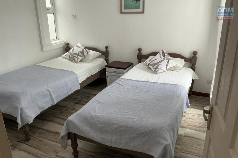 À LOUER – GRAND BAIE maison sur 2 étages avec rooftop aménagé dans résidence sécurisée. Île Maurice