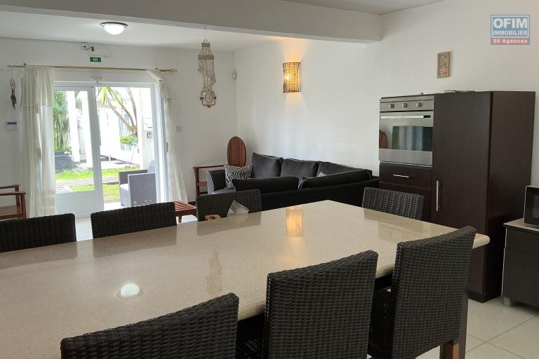 À LOUER – GRAND BAIE maison sur 2 étages avec rooftop aménagé dans résidence sécurisée. Île Maurice