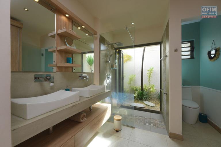A vendre magnifique villa dans une residence accessible aux etrangers &agrave; Grand Baie, La Salette.