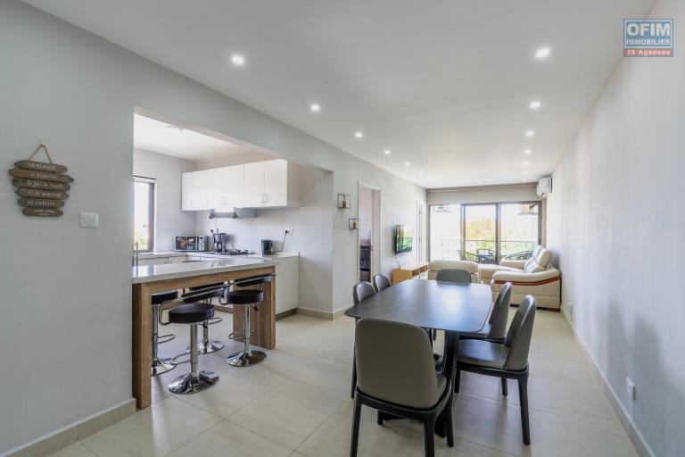 À vendre appartement 3 chambres au dernier étage avec jacuzzi et vue dégagée Flic en Flac ile Maurice vue imprenable • ascenseur • à quelques pas de la plage