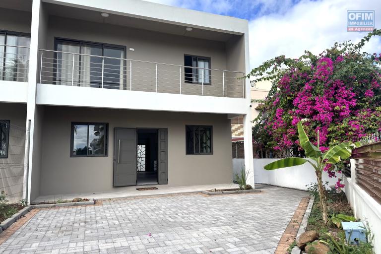 Flic en Flac à louer duplex neuf, 3 chambres proches plage et commodités
