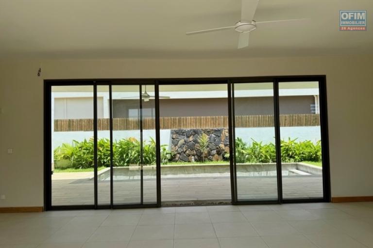 Villa F4 avec piscine Vivez dans le luxe et le confort proche centre commercial de la Croisette de Grand Baie dans un lotissement privé Bois Chandelle