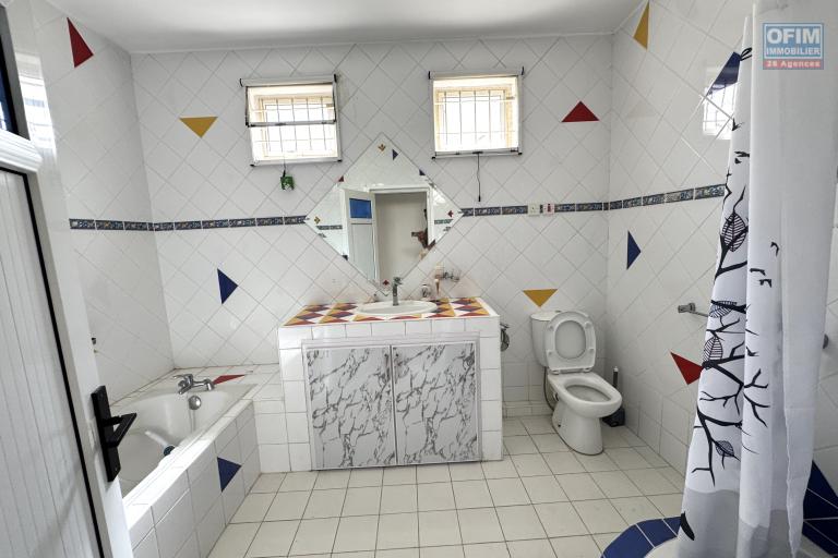 À louer à Flic en Flac ile Maurice – Spacieuse villa de 5 chambres avec garage, proche de la plage
