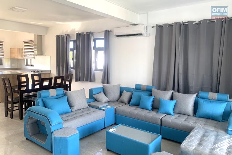 Flic en Flac à louer agréable et récent appartement 2 chambres situé aux deuxième et dernier étages sans ascenseur au calme à 200 m de la plage