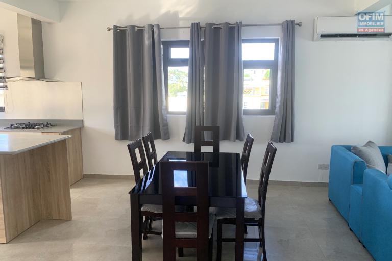 Flic en Flac à louer agréable et récent appartement 2 chambres situé aux deuxième et dernier étages sans ascenseur au calme à 200 m de la plage