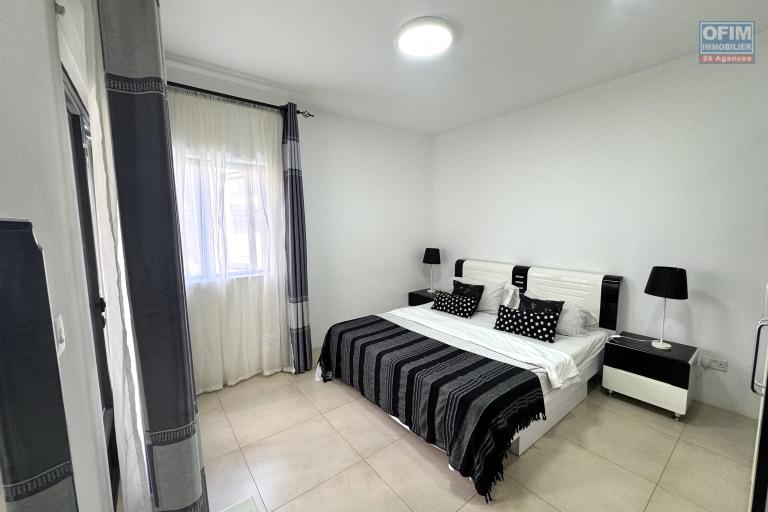 Flic en Flac, Île Maurice – Superbe Appartement Meublé à Vendre dans une Résidence Sécurisée avec Piscine – Accessible aux Acheteurs Étrangers