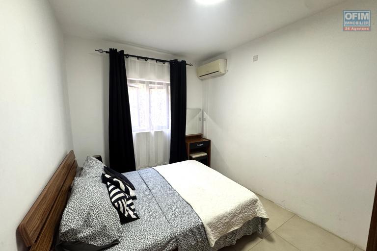 Flic en Flac, Île Maurice – Superbe Appartement Meublé à Vendre dans une Résidence Sécurisée avec Piscine – Accessible aux Acheteurs Étrangers