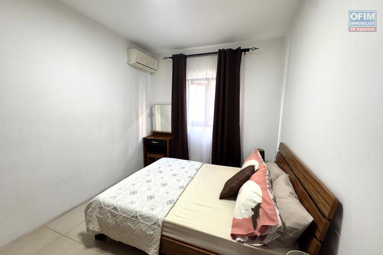 Flic en Flac, Île Maurice – Superbe Appartement Meublé à Vendre dans une Résidence Sécurisée avec Piscine – Accessible aux Acheteurs Étrangers