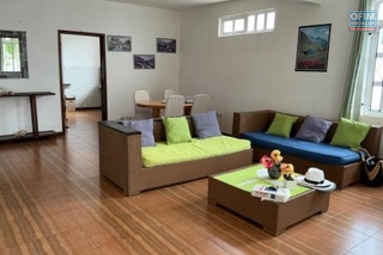 À vendre – Grande maison familiale avec fort potentiel locatif au cœur de Grand Baie