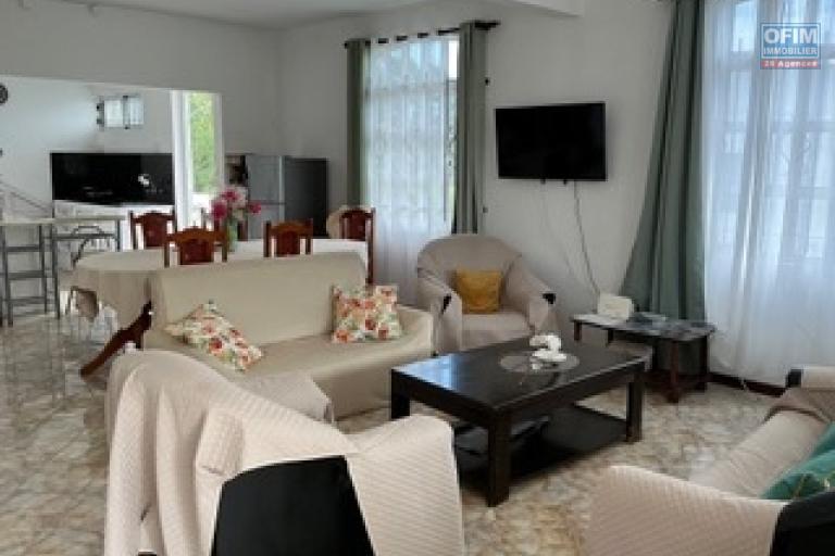 À vendre – Grande maison familiale avec fort potentiel locatif au cœur de Grand Baie