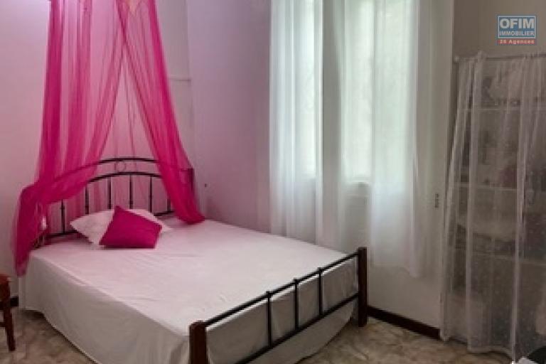 À vendre – Grande maison familiale avec fort potentiel locatif au cœur de Grand Baie