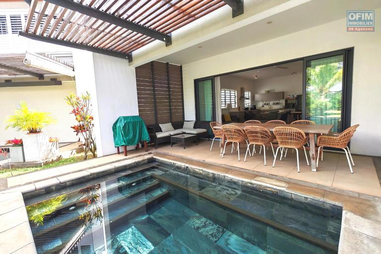 Rivière Noire, Île Maurice – Superbe Duplex de Prestige avec Piscine Privée et Accès Rivière – Réservé aux Acheteurs Mauriciens
