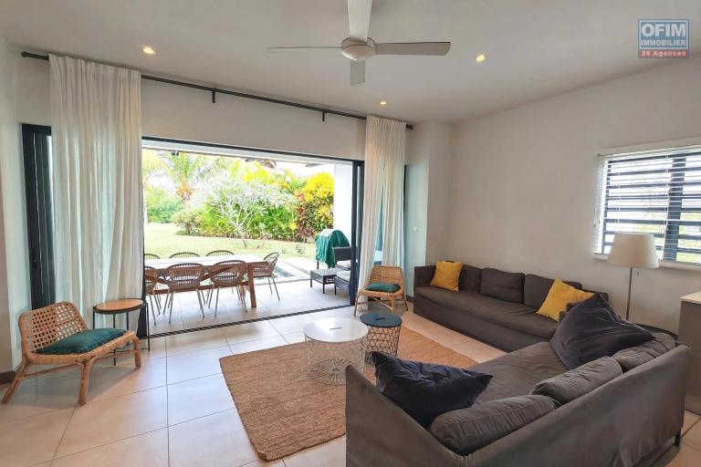 Rivière Noire, Île Maurice – Superbe Duplex de Prestige avec Piscine Privée et Accès Rivière – Réservé aux Acheteurs Mauriciens