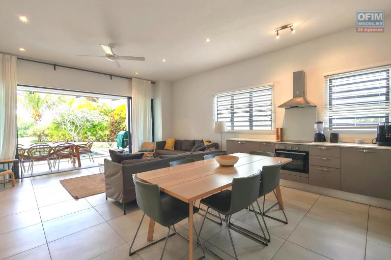 Rivière Noire, Île Maurice – Superbe Duplex de Prestige avec Piscine Privée et Accès Rivière – Réservé aux Acheteurs Mauriciens