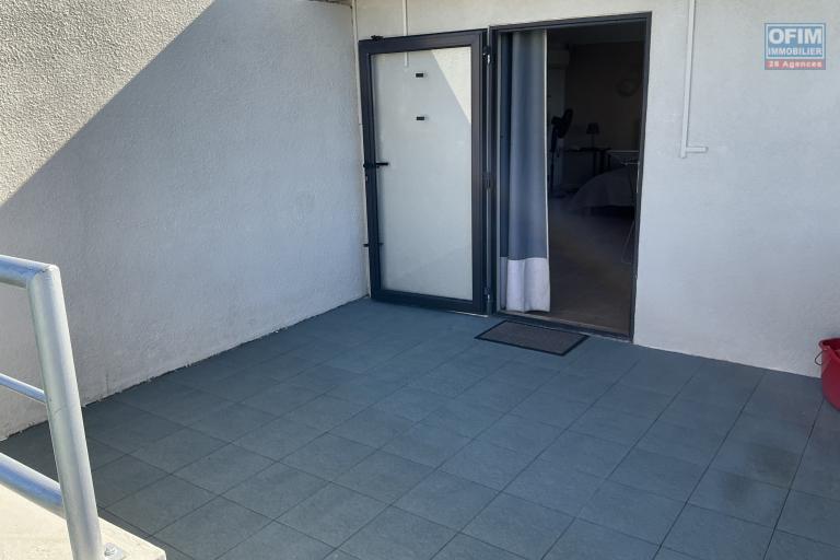 Studio rooftop avec vue panoramique sur le lagon – Calodyne