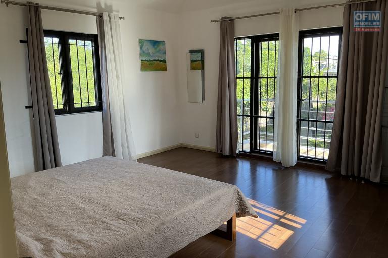 Superbe appartement de 130 m² avec piscine et jardin à Calodyne. 3 chambres (disponible au 01er aout)