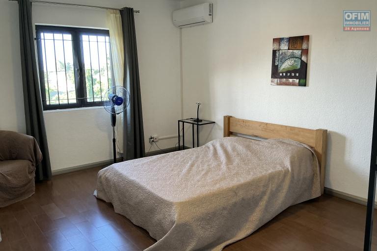 Superbe appartement de 130 m² avec piscine et jardin à Calodyne. 3 chambres (disponible au 01er aout)