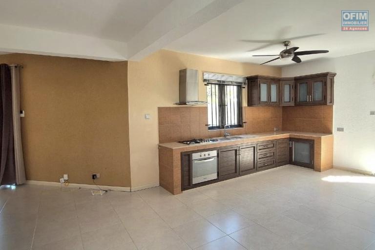 À louer Appartement non meublé de 3 chambres à Calodyne Rs 40,000/mois