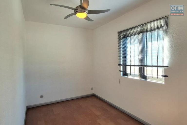 À louer Appartement non meublé de 3 chambres à Calodyne Rs 40,000/mois