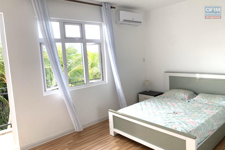 Flic en Flac Ile Maurice à louer appartement 2 chambres décoré avec goût situé au troisième étage avec piscine.