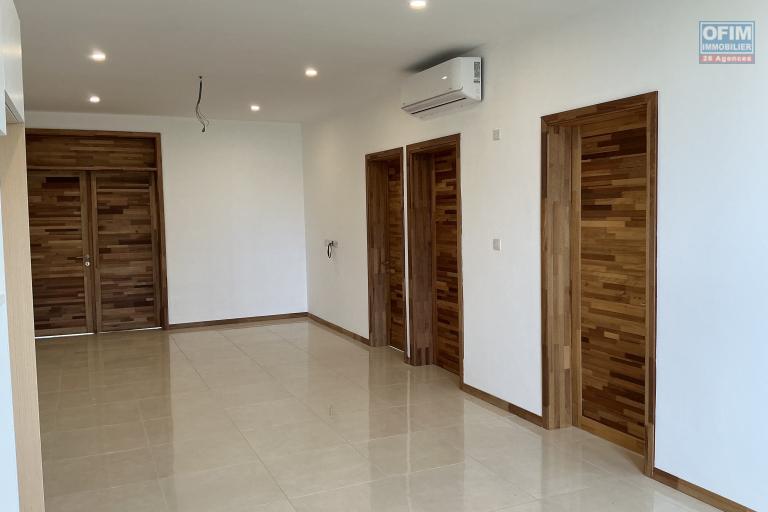 À vendre – Appartement neuf de 2 chambres en résidence sécurisée avec piscine à Grand Baie, île Maurice