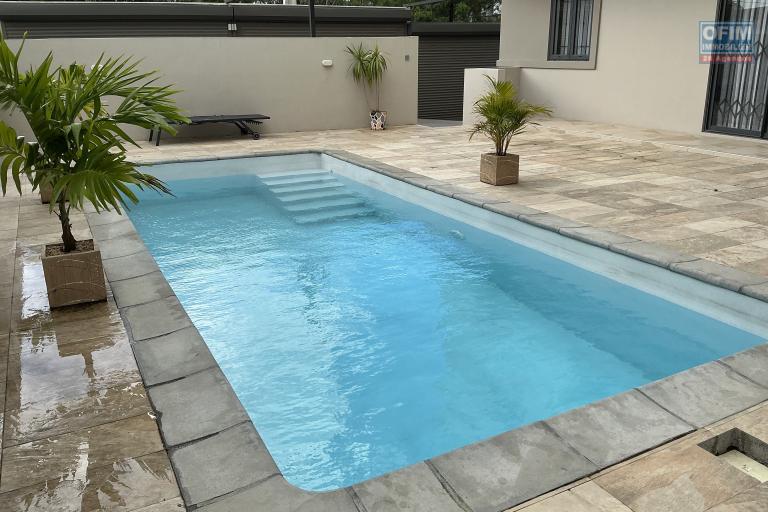 À vendre – Appartement neuf de 2 chambres en résidence sécurisée avec piscine à Grand Baie, île Maurice